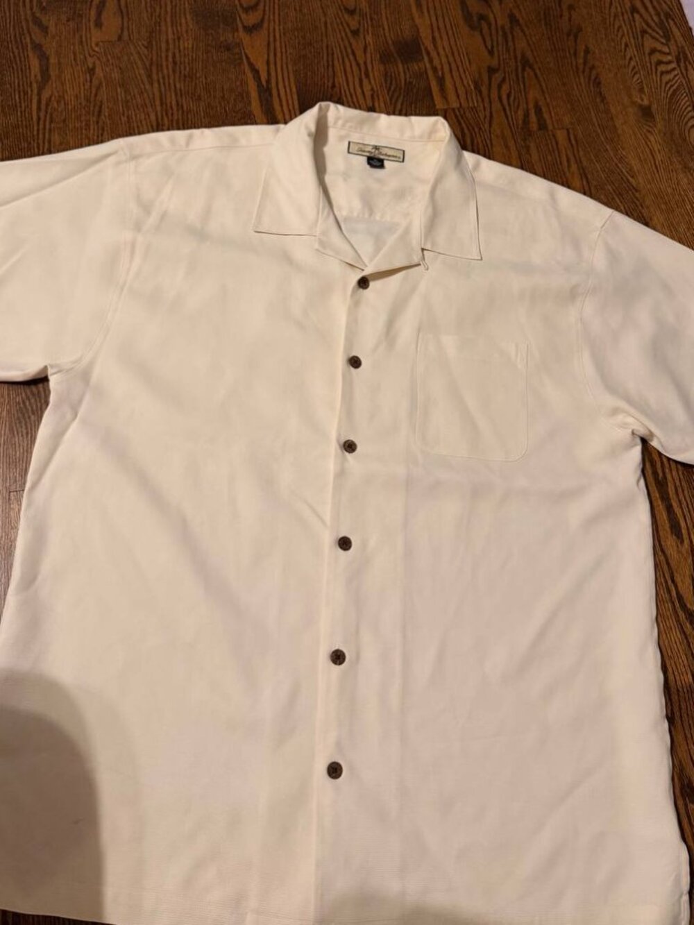 Tommy Bahama 100% Silk Short Sleeve Button Down Camp Shirt